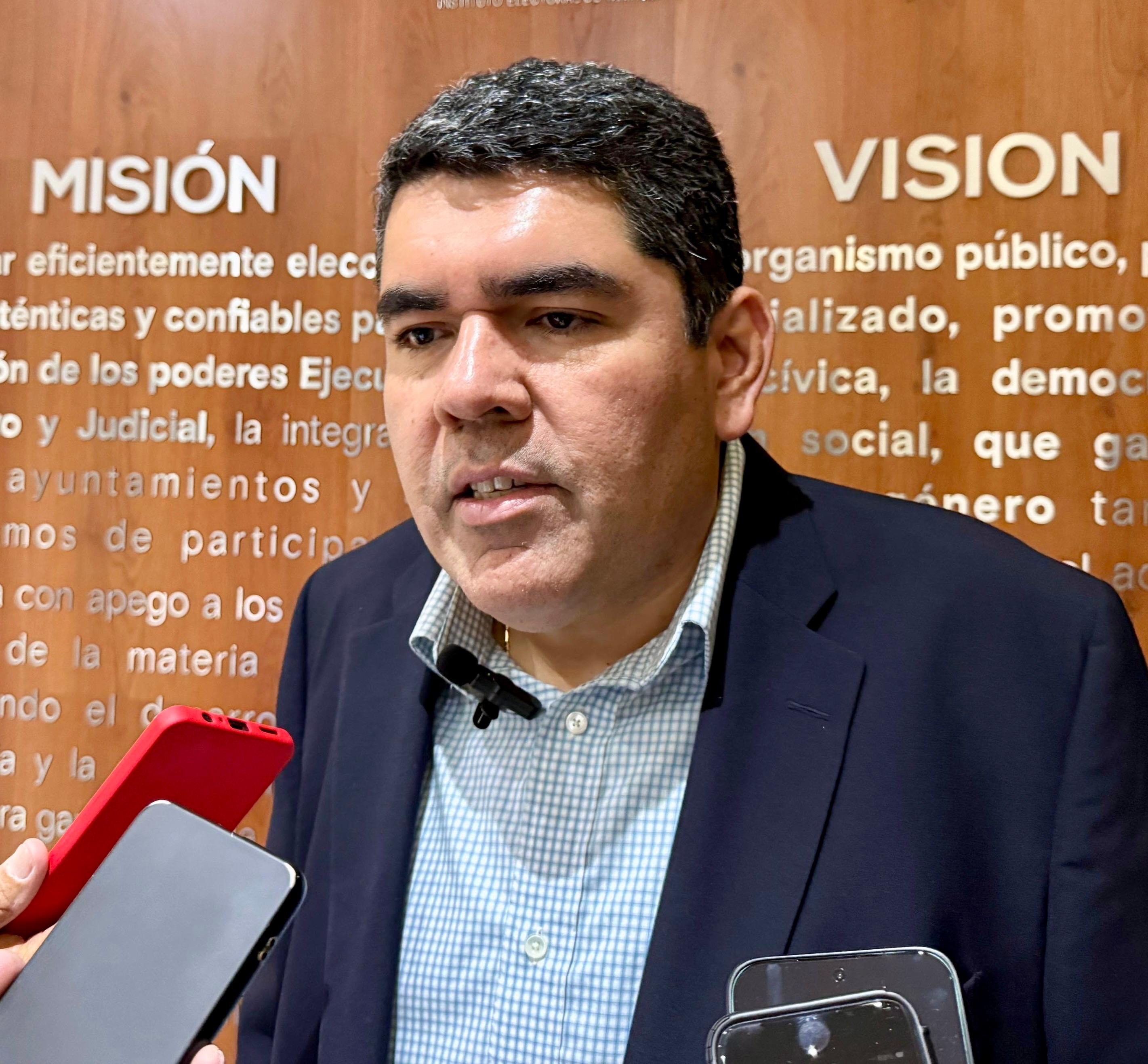 Consejero presidente del IETAM explica reglas de reelección en Tamaulipas 2027 durante conferencia en Ciudad Victoria