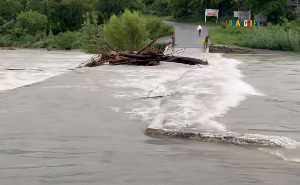 Crecida del río Purificación obliga a evacuar 10 familias en El Galindeño, Barretal