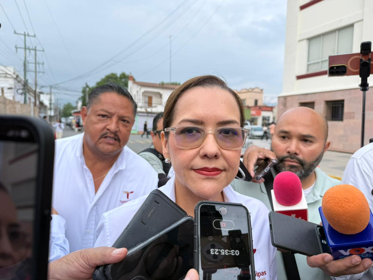 Titular de Salud Tamaulipas Adriana Marcela Hernández Campos durante declaraciones sobre investigación de acoso laboral en Ciudad Victoria