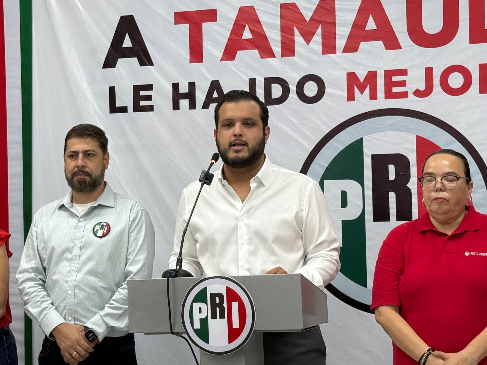 Bruno Díaz Lara, presidente del PRI en Tamaulipas, en rueda de prensa sobre transparencia en salud Tamaulipas