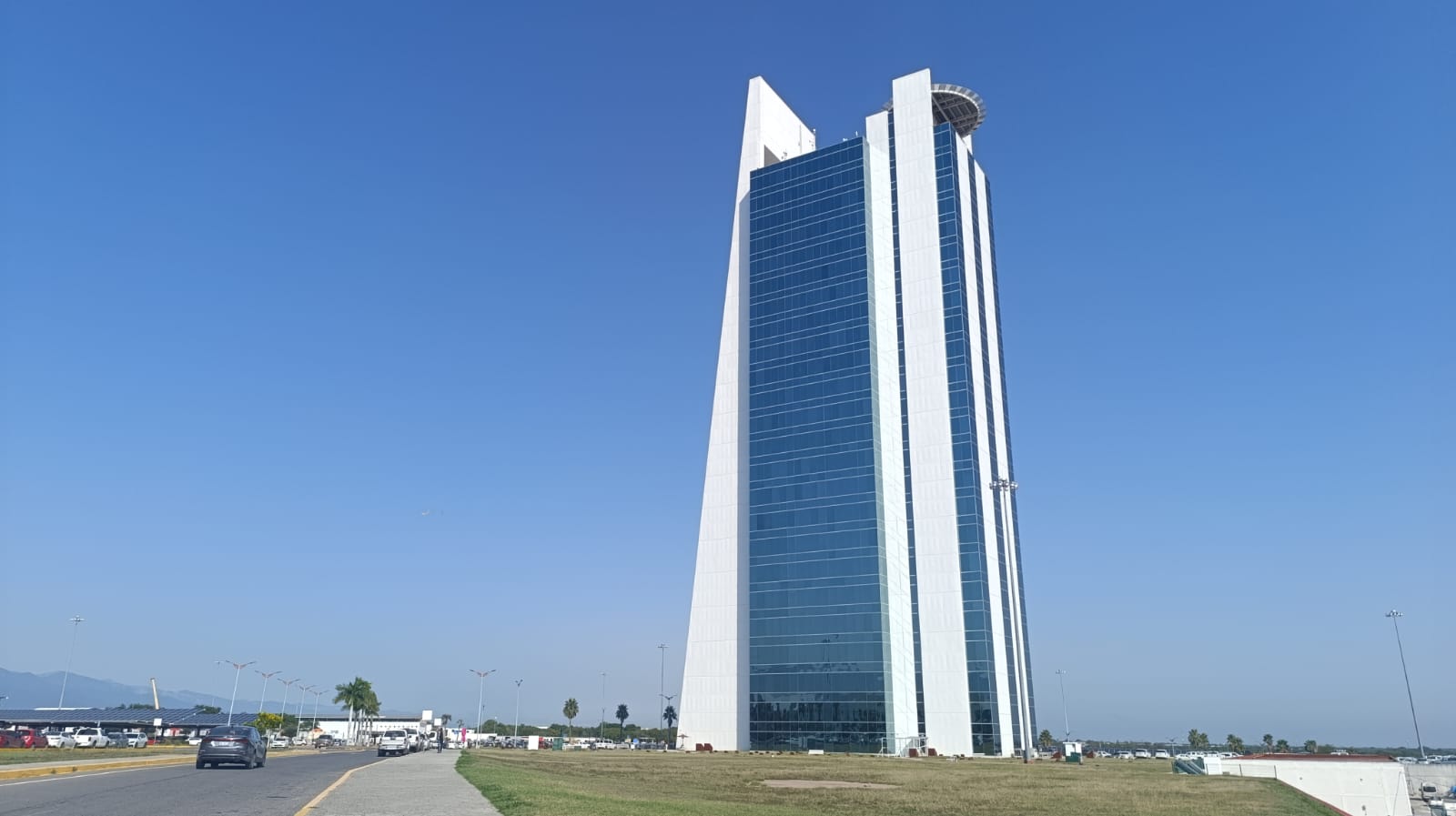 Edificio del gobierno de Tamaulipas donde 15 mil 500 burócratas iniciarán vacaciones el 20 de julio