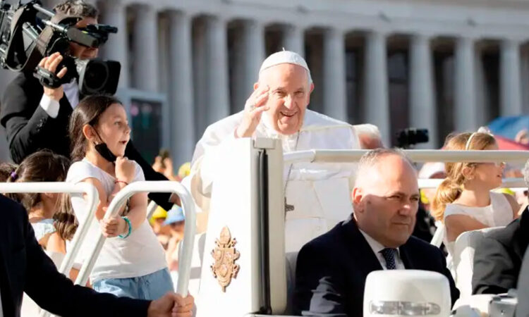 El papa Francisco pide políticas para proteger el medio ambiente