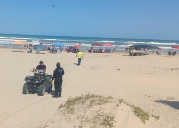 Por seguridad, retiran vehículos y camionetas de La Pesca