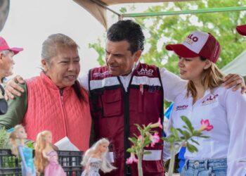 Recorre Lalo Gattás tianguis y colonias en busca del voto ciudadano.