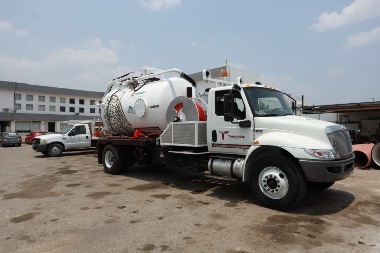 Recibe COMAPA Victoria nuevo camión Vactor