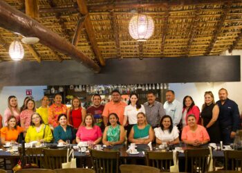 Reconoce Mayra Benavides a las y los docentes en su día