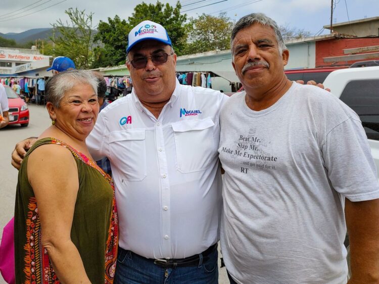 Miguel Mansur visita y dialoga con comerciantes del Distrito 15