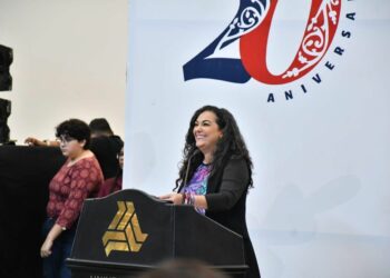 Olga Sosa candidata de Morena al Senado, participa en foro de la Universidad La Salle Victoria