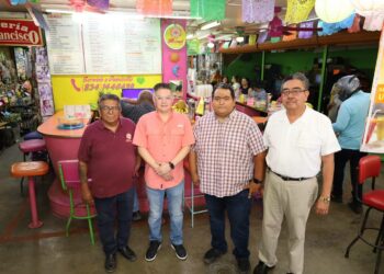 Dialoga presidente en funciones con locatarios del Mercado Argüelles.