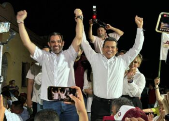 Entregan constancia de mayoría a Lalo Gattás.