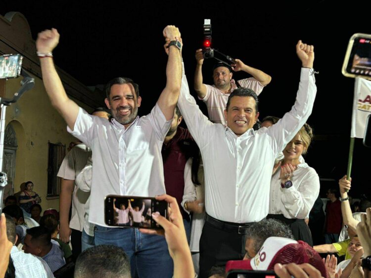 Entregan constancia de mayoría a Lalo Gattás.