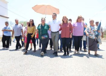 Le cumple Lalo Gattás a  vecinos de la Cuauhtémoc