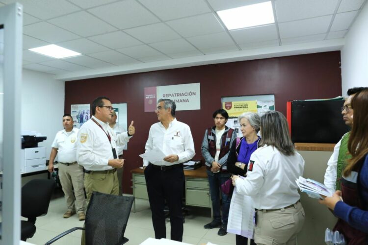 Da bienvenida Américo a repatriados y recorre Centro de Atención en Reynosa