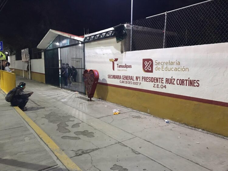 Estudiantes de secundaria terminan hospitalizados por comer bonneles