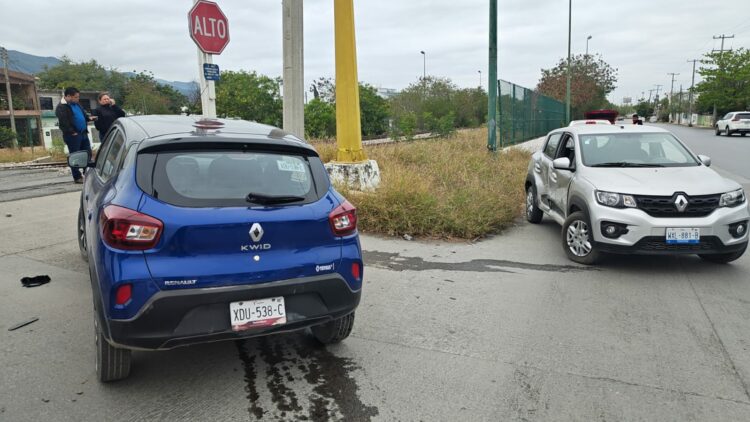 Fuerte colisión entre dos Renault Kwid