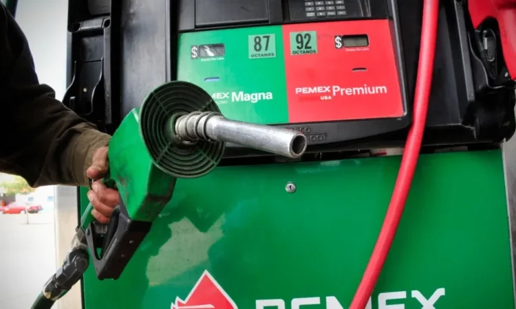 Gasolineros se suman al plan de regular precios de gasolina