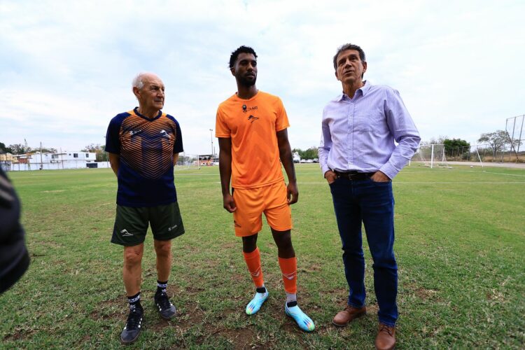 Le da la Bienvenida Correcaminos FC a Joel Martínez