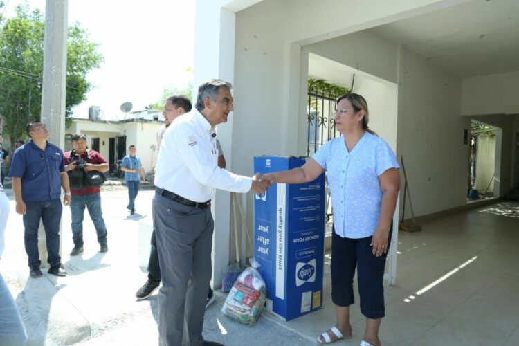 «Aquí estamos para ayudarlos»; Américo y María llevan apoyos a familias de Reynosa