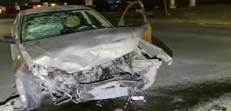 Aparatoso percance deja cuantiosos daños materiales