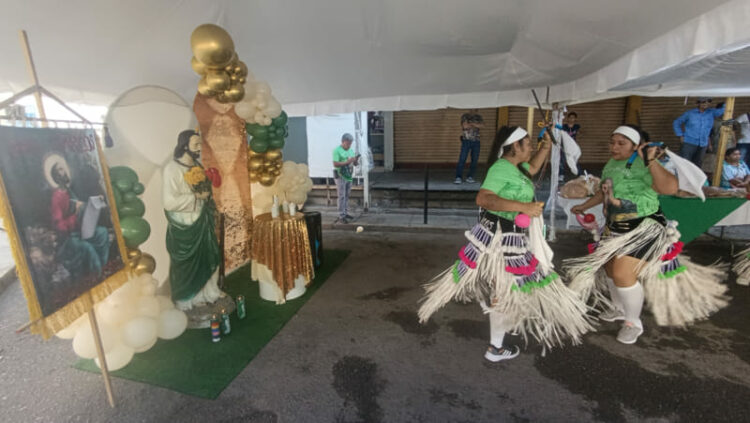 Fiesta en el Mercado Argüelles: comerciantes celebran a San Judas