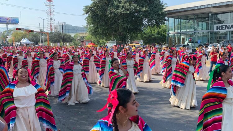 Llevan a cabo Desfile por el 115 Aniversario de la Revolución Mexicana